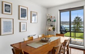 Oceanview Elegance by the Pier - Lorne, Australia