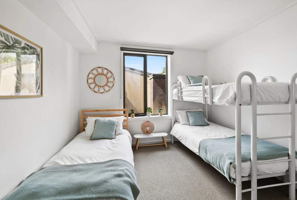 Oceanview Elegance by the Pier - Lorne, Australia