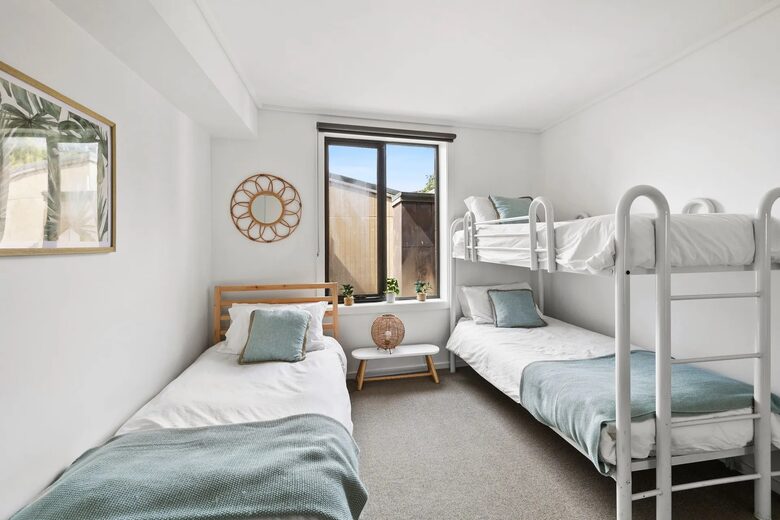 Oceanview Elegance by the Pier - Lorne, Australia