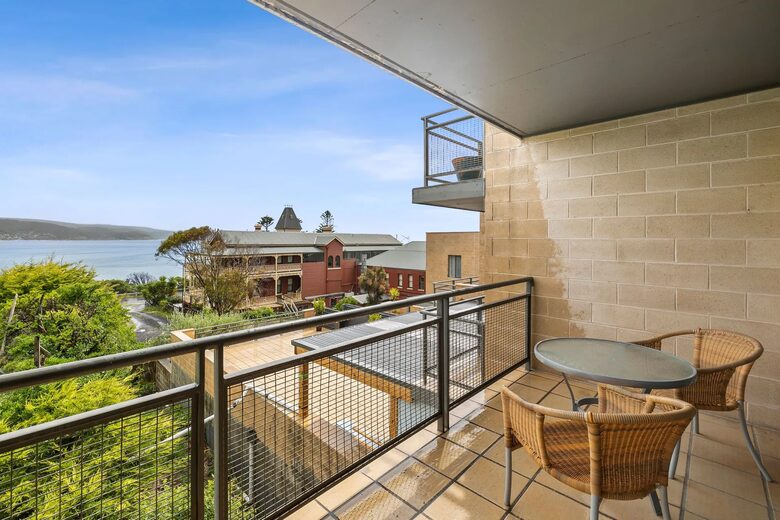 Oceanview Elegance by the Pier - Lorne, Australia