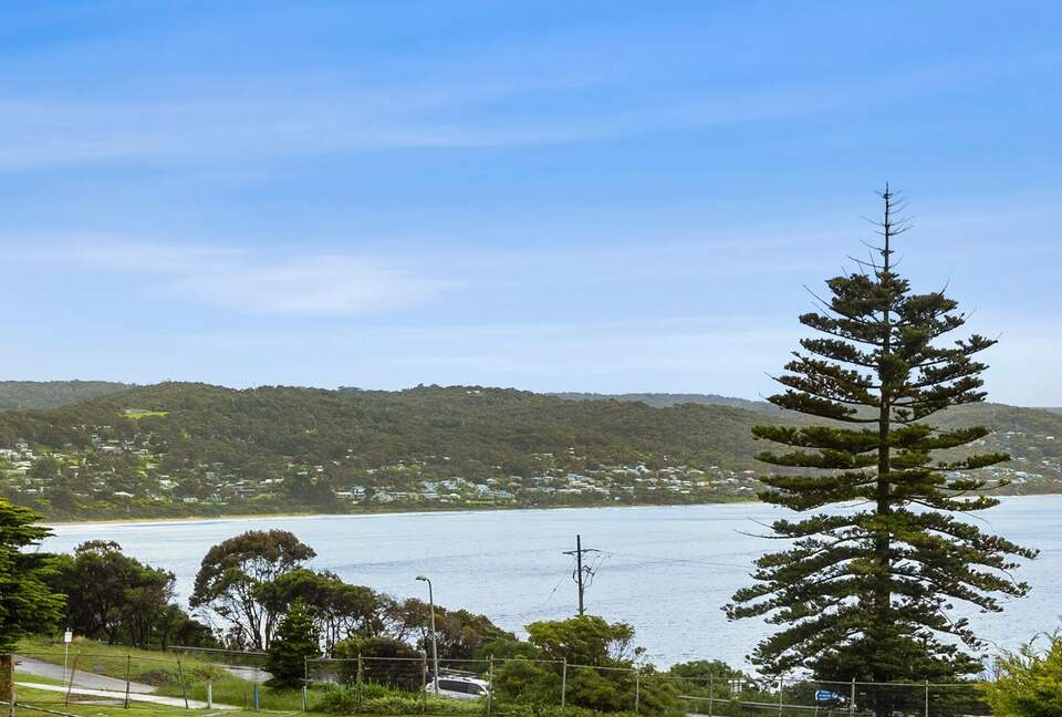 Oceanview Elegance by the Pier - Lorne, Australia