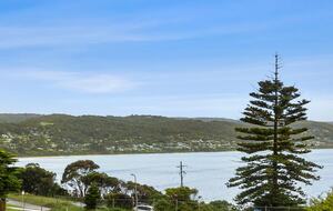Oceanview Elegance by the Pier - Lorne, Australia