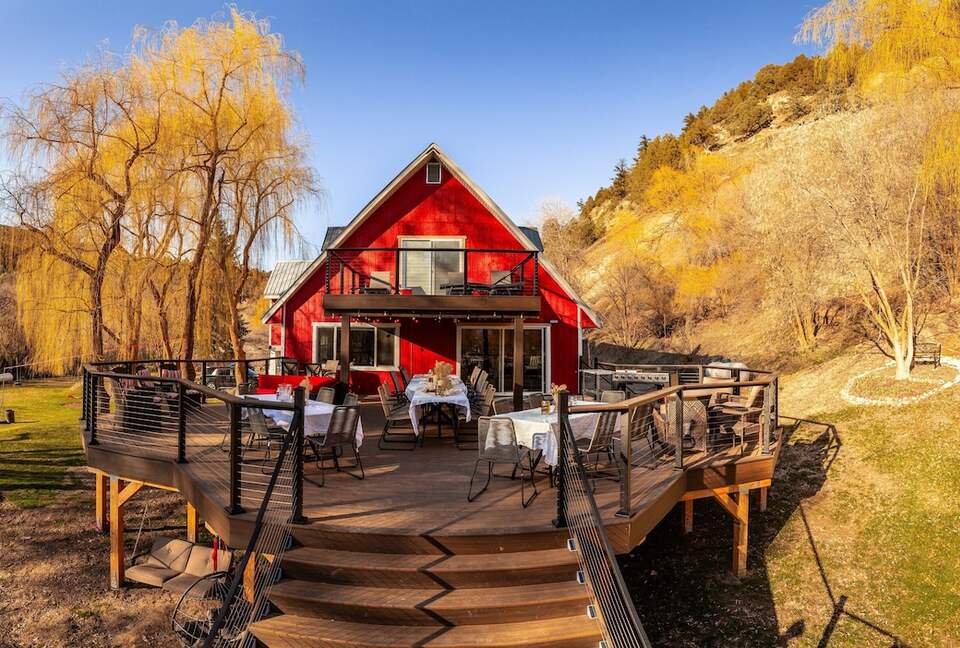 Spacious Canyon Lodge with Private Pool & Deck - Preston, Idaho