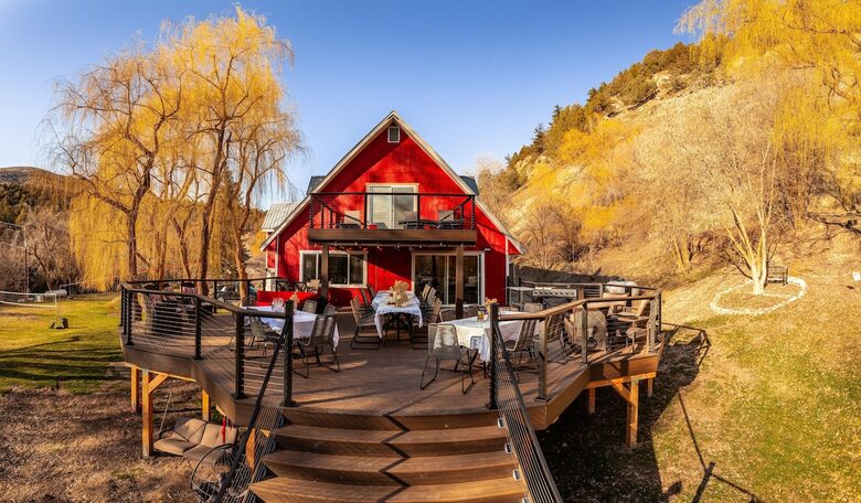 Spacious Canyon Lodge with Private Pool & Deck - Preston, Idaho