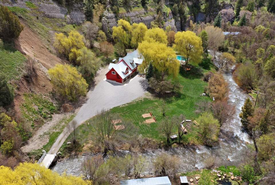 Spacious Canyon Lodge with Private Pool & Deck - Preston, Idaho