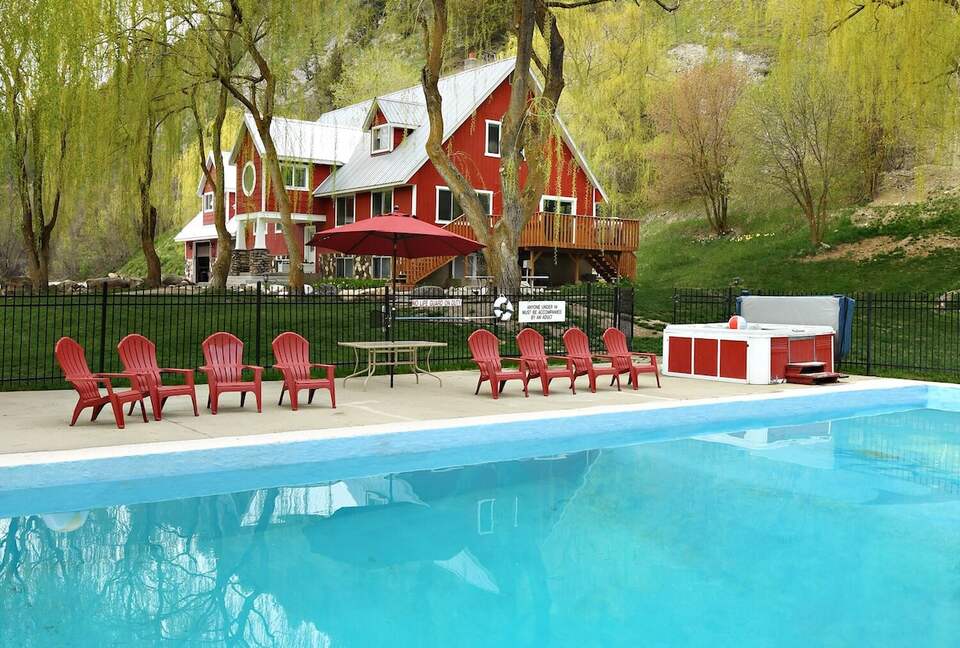 Spacious Canyon Lodge with Private Pool & Deck - Preston, Idaho