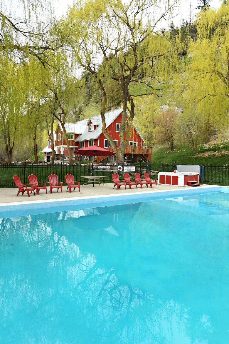 Spacious Canyon Lodge with Private Pool & Deck - Preston, Idaho