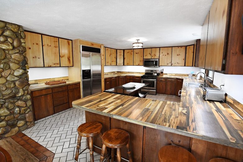 Spacious Canyon Lodge with Private Pool & Deck - Preston, Idaho