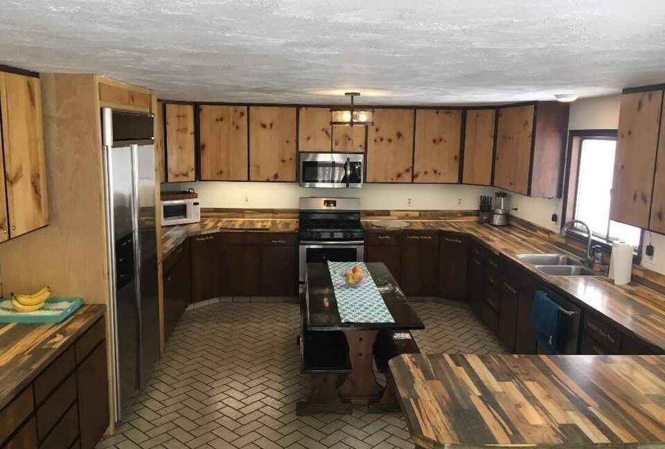 Spacious Canyon Lodge with Private Pool & Deck - Preston, Idaho