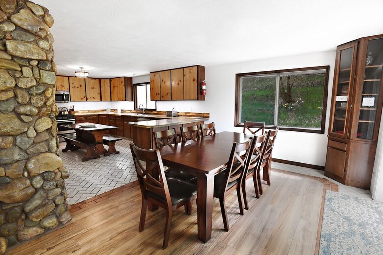 Spacious Canyon Lodge with Private Pool & Deck - Preston, Idaho
