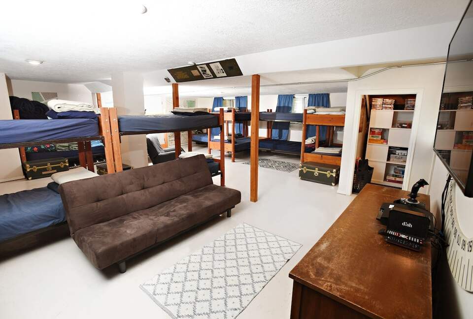 Spacious Canyon Lodge with Private Pool & Deck - Preston, Idaho