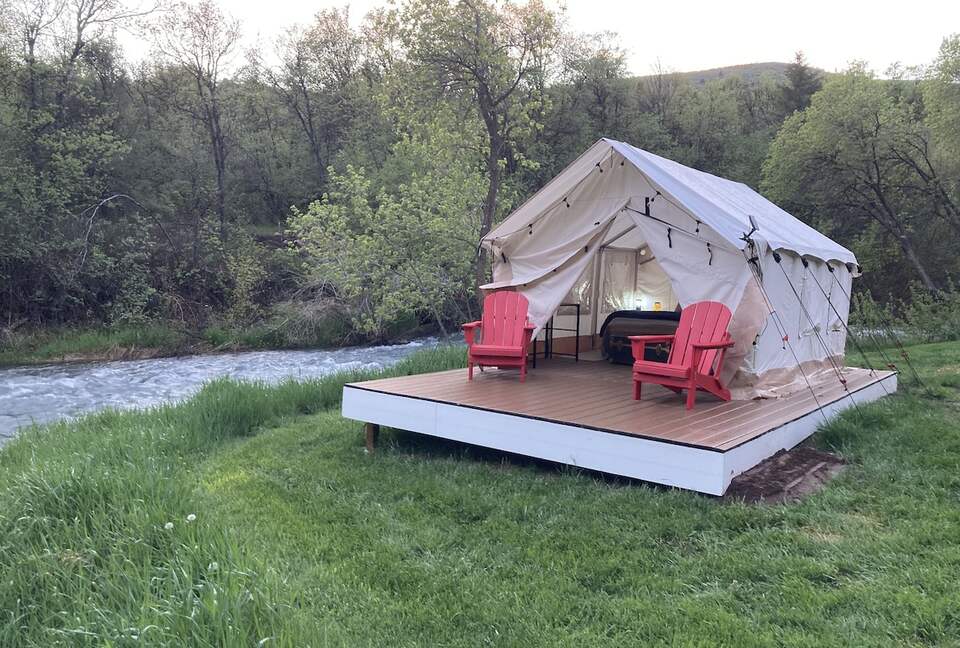 Spacious Canyon Lodge with Private Pool & Deck - Preston, Idaho