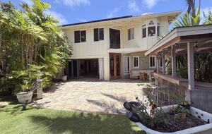 Mokulua Views & Modern Comfort in Coastal Paradise - Kailua, Hawaii
