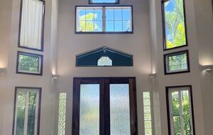 Mokulua Views & Modern Comfort in Coastal Paradise - Kailua, Hawaii