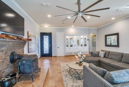 Refined Escape on Lake Lewisville - Oak Point, Texas
