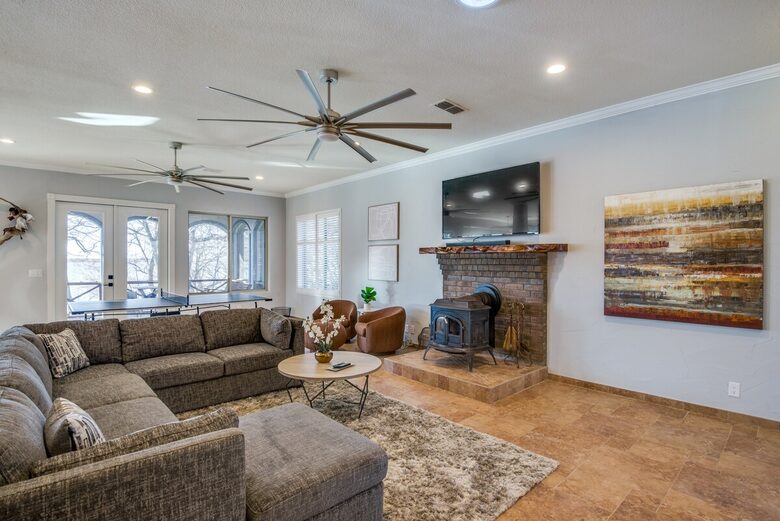 Refined Escape on Lake Lewisville - Oak Point, Texas