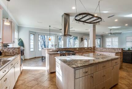 Refined Escape on Lake Lewisville - Oak Point, Texas