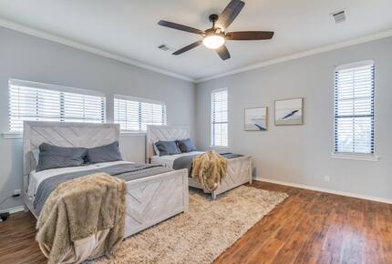 Refined Escape on Lake Lewisville - Oak Point, Texas