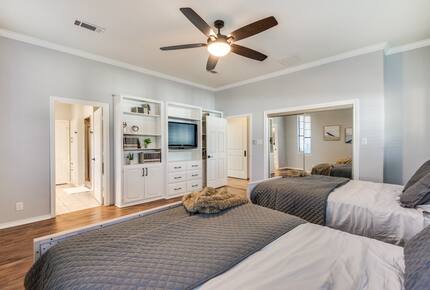 Refined Escape on Lake Lewisville - Oak Point, Texas