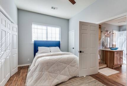 Refined Escape on Lake Lewisville - Oak Point, Texas