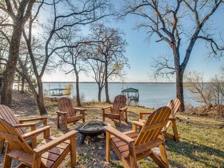 Refined Escape on Lake Lewisville - Oak Point, Texas