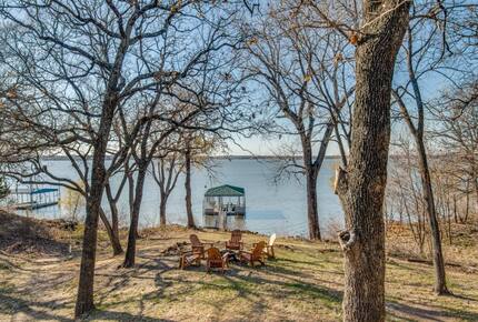 Refined Escape on Lake Lewisville - Oak Point, Texas