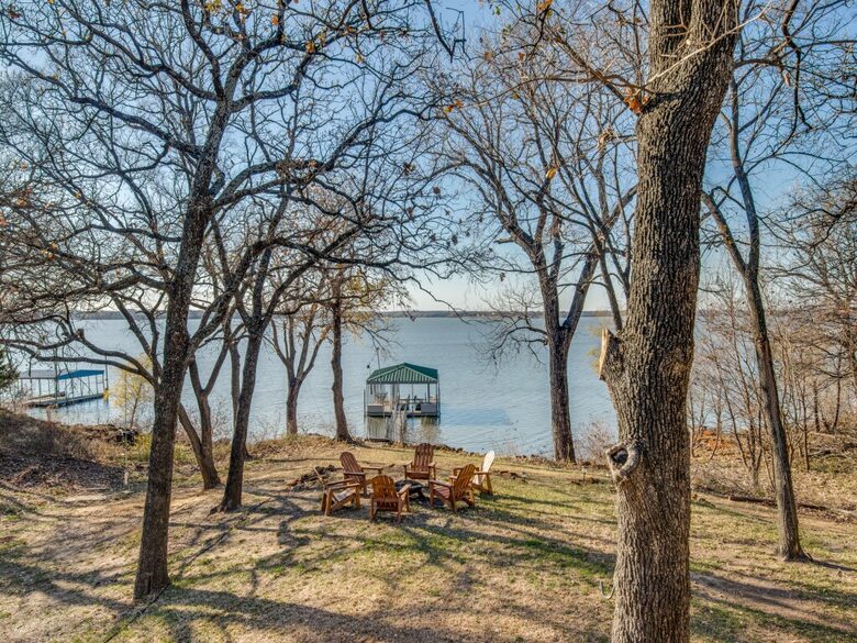 Refined Escape on Lake Lewisville - Oak Point, Texas