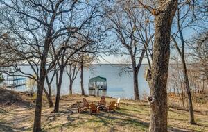Refined Escape on Lake Lewisville - Oak Point, Texas