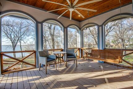 Refined Escape on Lake Lewisville - Oak Point, Texas
