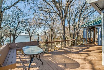Refined Escape on Lake Lewisville - Oak Point, Texas