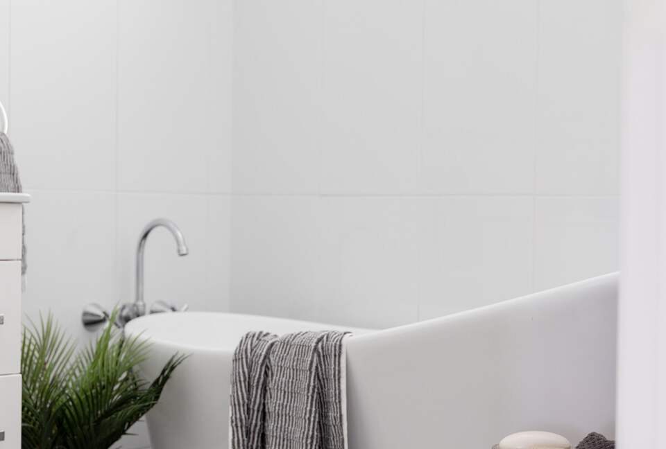 Modern Coastal Escape in the Heart of Bangalow - Bangalow, Australia