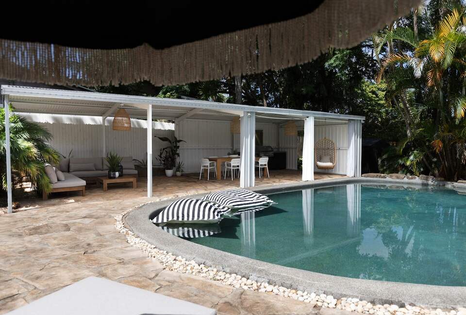 Modern Coastal Escape in the Heart of Bangalow - Bangalow, Australia