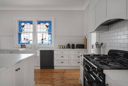 Elegant 1930's Revival in the Alpine Valleys - Tawonga, Australia
