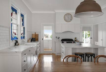 Elegant 1930's Revival in the Alpine Valleys - Tawonga, Australia