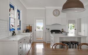 Elegant 1930's Revival in the Alpine Valleys - Tawonga, Australia