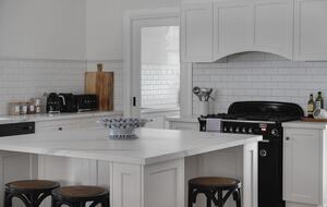 Elegant 1930's Revival in the Alpine Valleys - Tawonga, Australia