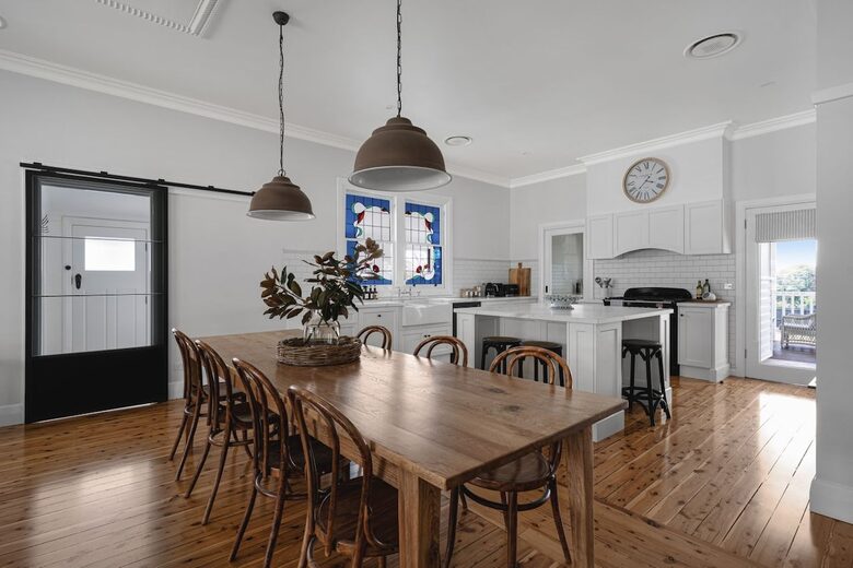 Elegant 1930's Revival in the Alpine Valleys - Tawonga, Australia