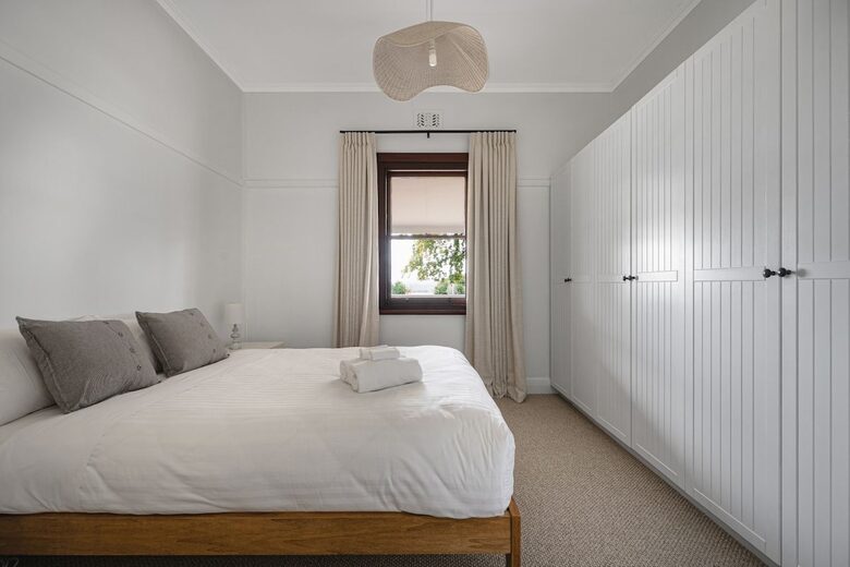 Elegant 1930's Revival in the Alpine Valleys - Tawonga, Australia