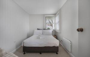 Elegant 1930's Revival in the Alpine Valleys - Tawonga, Australia