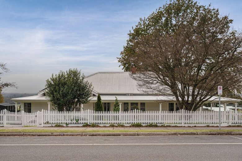 Elegant 1930's Revival in the Alpine Valleys - Tawonga, Australia