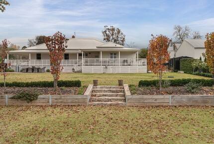 Elegant 1930's Revival in the Alpine Valleys - Tawonga, Australia