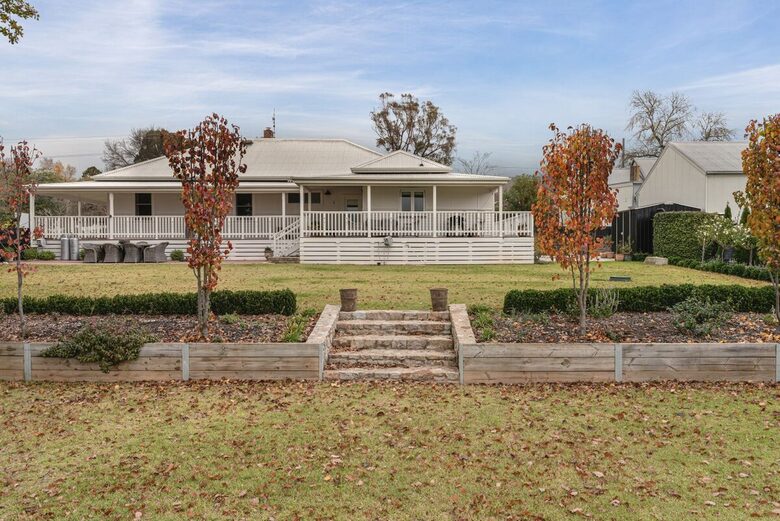 Elegant 1930's Revival in the Alpine Valleys - Tawonga, Australia
