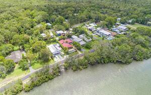Tranquil Designer Escape with Poolside Elegance - Noosaville, Australia