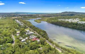 Tranquil Designer Escape with Poolside Elegance - Noosaville, Australia
