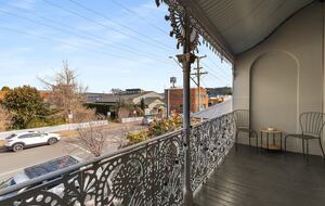 Elegant 1880s Terrace Overlooking Corbett Gardens - Bowral, Australia