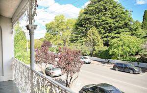 Elegant 1880s Terrace Overlooking Corbett Gardens - Bowral, Australia