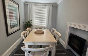 Elegant 1880s Terrace Overlooking Corbett Gardens - Bowral, Australia