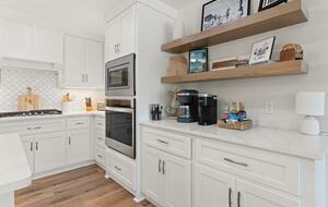 Wesley Oaks Charmer with Golf Cart and Garden Sanctuary - St. Simons Island, Georgia