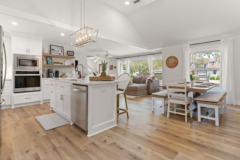 Wesley Oaks Charmer with Golf Cart and Garden Sanctuary - St. Simons Island, Georgia