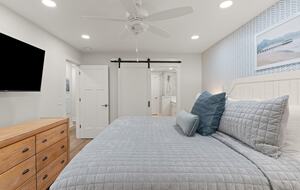 Wesley Oaks Charmer with Golf Cart and Garden Sanctuary - St. Simons Island, Georgia